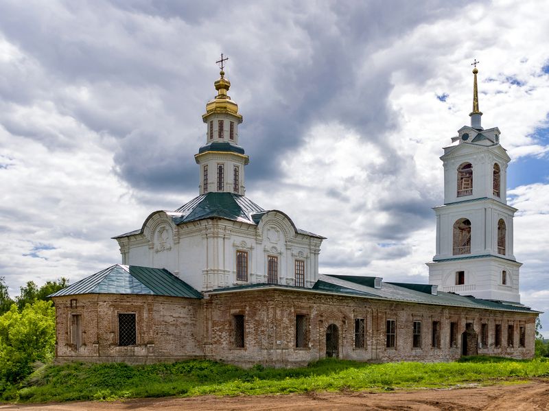 Троицкая приходская церковь.